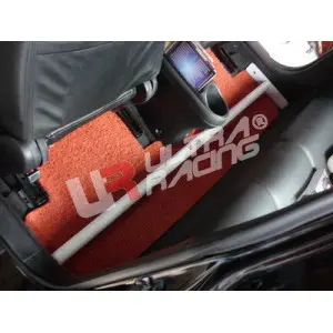 Ultra Racing 2-Point Room Bar Honda Civic 01-05 2/4D