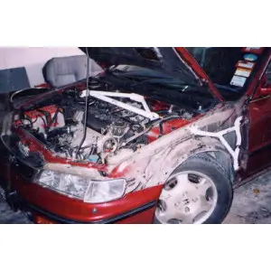 Ultra Racing 3-Point Front Upper Strutbar Honda Accord 94-97 2D - 