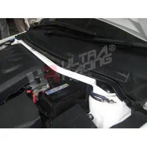 Ultra Racing Front Upper Strutbar Ford Focus MK2 2.0 TDCI - 