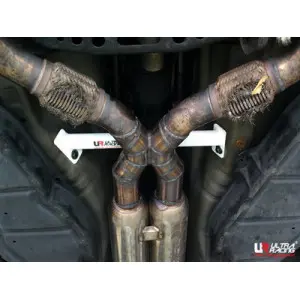 Ultra Racing 2-Point Mid Lower Member Brace Nissan 350Z 02-08