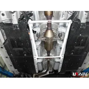 Ultra Racing 4-Point Mid Brace 1627 Lexus CT200H / Prius XW30