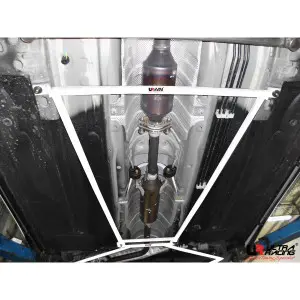 Ultra Racing 4-Point Mid Lower Brace Nissan Almera 1.5 11+