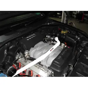 Ultra Racing 2-Point Front Upper Strutbar Audi Q7 4.2 08+