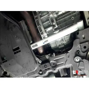 Ultra Racing 2 Points Front Lower Bar Mercedes A45 / CLA45 2WD 13+ W176
