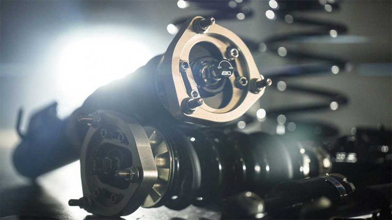 Assetti sportivi: guida alla scelta per strada e pista