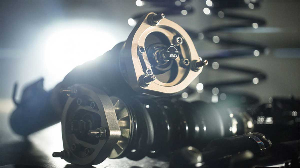 Assetti sportivi: guida alla scelta per strada e pista